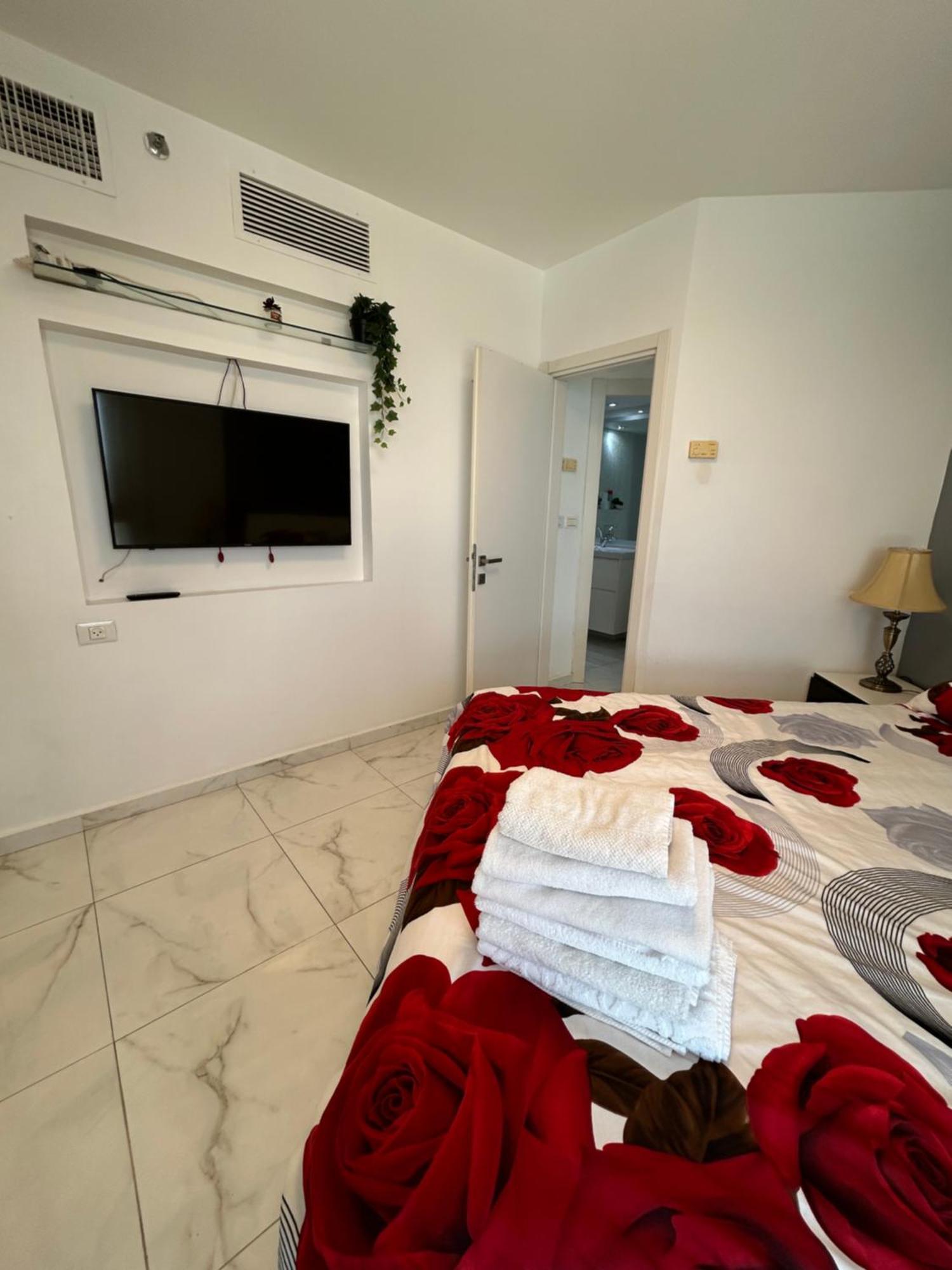 סוויטת אהבה מתוקה על הים-Sweet Love Suite On The Sea Bat Yam Exterior photo